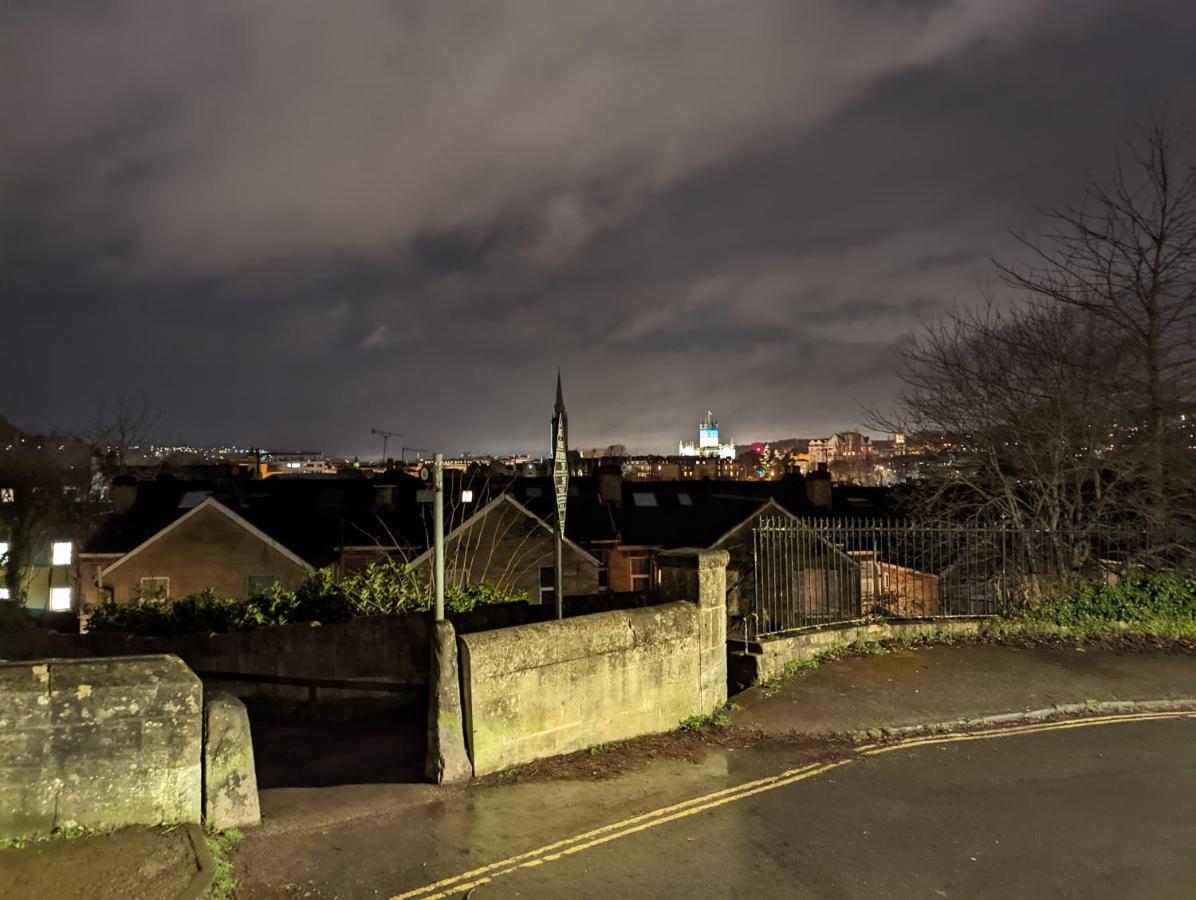 Basement Apartment In Central バース エクステリア 写真