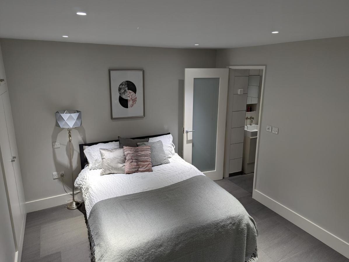Basement Apartment In Central バース エクステリア 写真