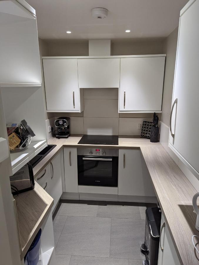 Basement Apartment In Central バース エクステリア 写真